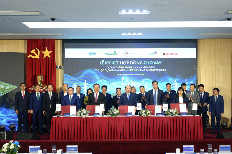 Đại diện các bên ký kết Hợp đồng cho vay Dự án thành phần 1 - Nhà máy điện thuộc Dự án Nhà máy nhiệt điện LNG Quảng Trạch II. Ảnh: Phương Liên