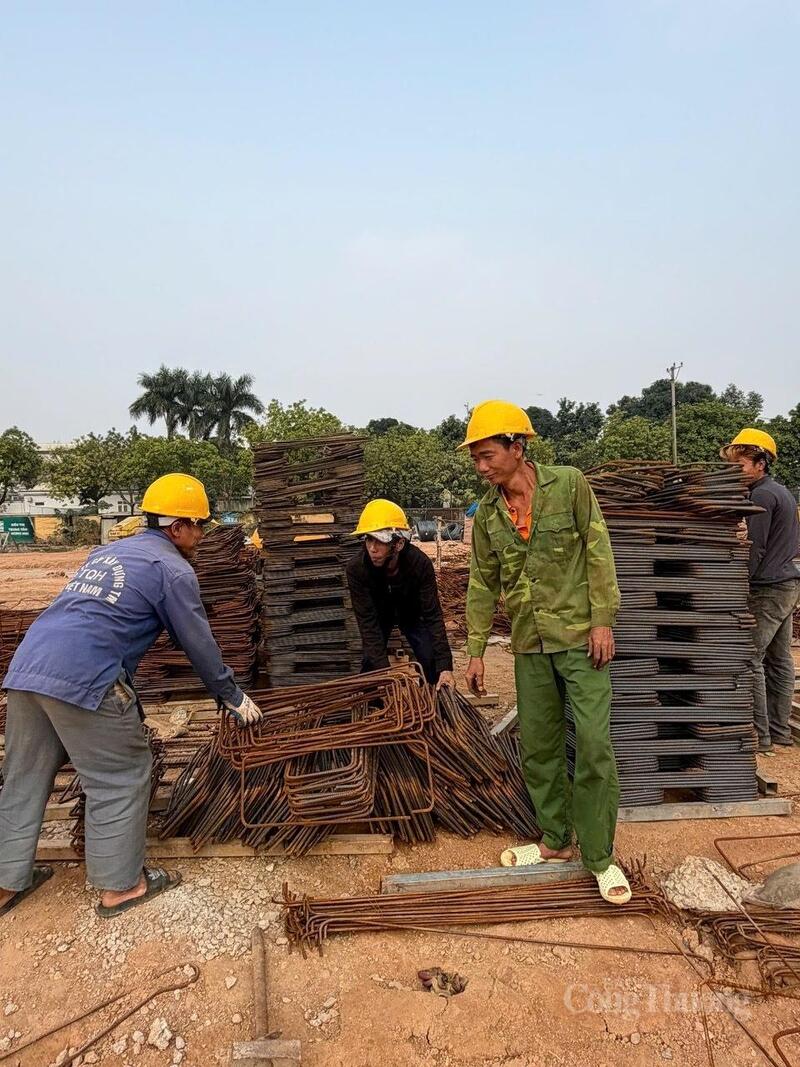 Khu nhà ở xã hội tại phường Phúc Thắng do Công ty TNHH Thương mại và xây dựng Thân Hà làm chủ đầu tư đang được gấp rút thi công, đảm bảo tiến độ.