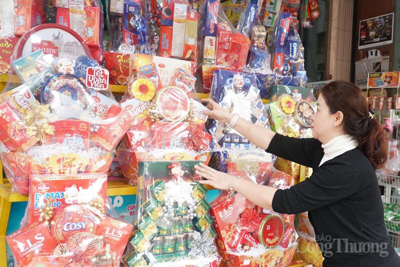 Thị trường giỏ quà Tết tại TP. Đà Nẵng đang rất sôi động với đa dạng mẫu mã, chủng loại, giá thành