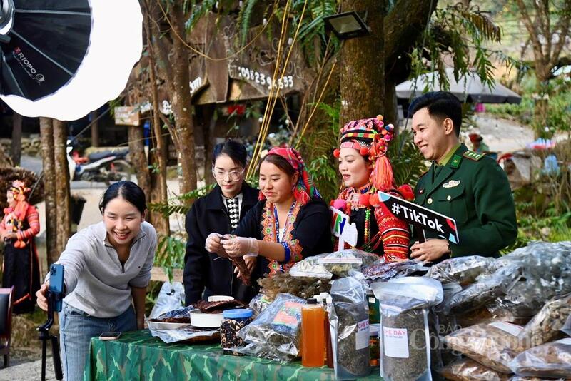 Bộ đội Biên phòng tỉnh Lai Châu đã phối hợp với Trung tâm Online VTVCab tổ chức tập huấn kỹ năng số, trọng tâm là kỹ năng bán hàng trực tuyến và livestream cho cán bộ, chiến sĩ và người dân vùng biên giới.