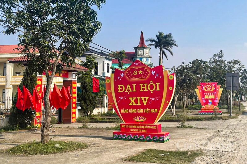 Ông Nguyễn Thanh Long, Bí thư Đảng ủy xã Cẩm Hưng chia sẻ: “Mỗi kỳ Đại hội Đảng là một mốc son mới. Trên quê hương của cố Tổng Bí thư Hà Huy Tập, nhìn sắc cờ đỏ rực khắp đường quê, chúng tôi lại thêm phấn chấn, tin tưởng vào những quyết sách đúng đắn mà Đại hội XIV sẽ đề ra”.