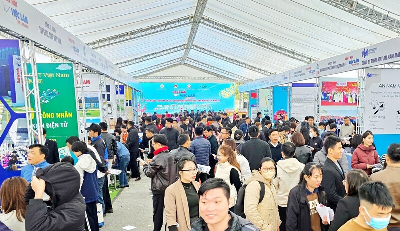 Các đợt Ngày hội việc làm được tổ chức trong năm 2025 thu hút đông đảo doanh nghiệp và người lao động tham gia. Ảnh: Mai Liễu