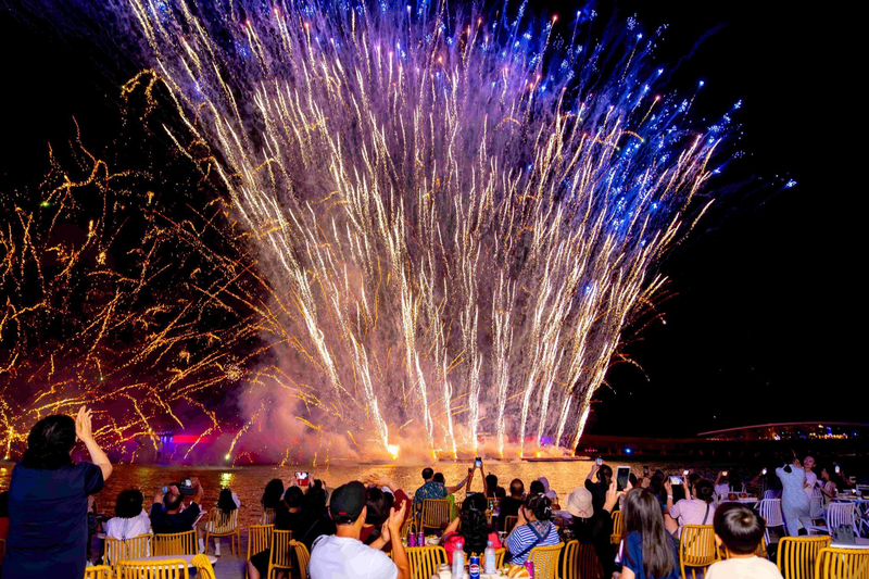 Phú Quốc với 2 màn pháo hoa một đêm giữa không gian biển ấm áp, trở thành điểm đến không thể bỏ qua mỗi mùa đông