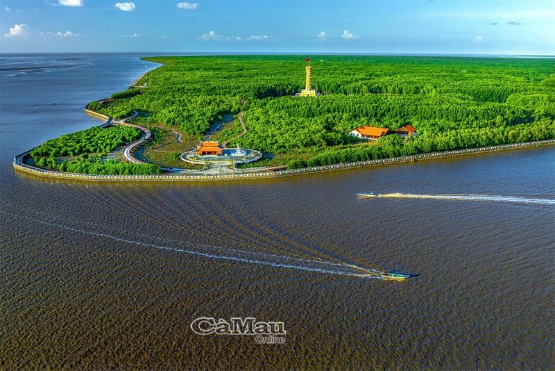 Mũi Cà Mau - vùng đất địa đầu cực Nam Tổ quốc, giữ vị thế chiến lược đặc biệt về quốc phòng, an ninh và phát triển kinh tế biển của đất nước. Ảnh: Huỳnh Lâm
