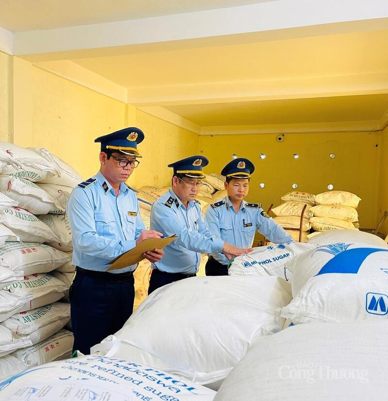 Lực lượng Quản lý thị trường tỉnh Quảng Trị phát hiện và thu giữ số lượng đường cát nhập lậu.