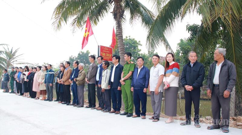 Người dân xã Hiao gọi 22 tuyến đường này bằng tên "Ý Đảng, lòng dân". Ảnh: Hiền Mai.