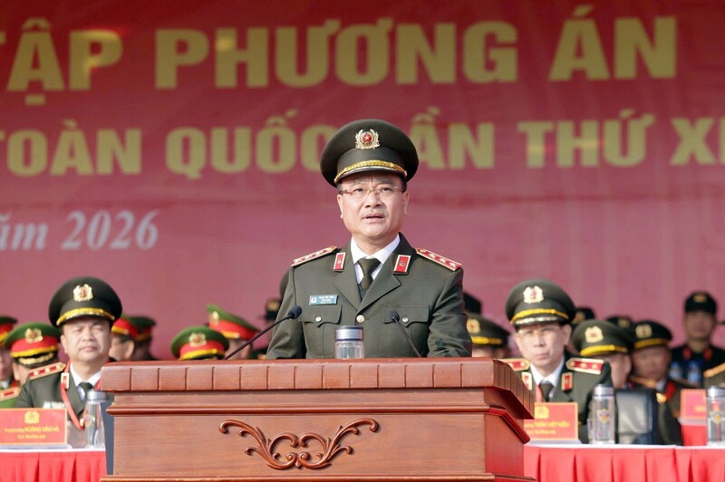 Thượng tướng Phạm Thế Tùng, Thứ trưởng Bộ Công an phát lệnh xuất quân đảm bảo an ninh trật tự Đại hội XIV của Đảng. Ảnh: Bộ Công an