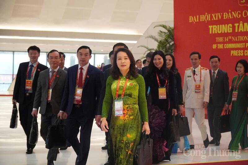 Các đoàn đại biểu đến dự Đại hội.