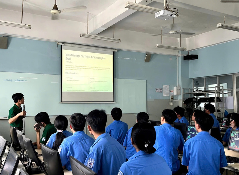 Tỷ lệ lao động qua đào tạo còn thấp trong khi nhu cầu nhân lực tăng nhanh đang đặt giáo dục nghề nghiệp trước yêu cầu đổi mới căn cơ, từ nhận thức đến chất lượng đào tạo.