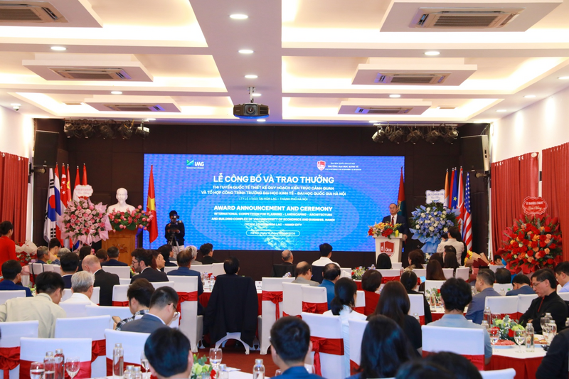 Toàn cảnh Lễ công bố và trao giải thi tuyển quốc tế quy hoạch – kiến trúc Trường Đại học Kinh tế (Đại học Quốc gia Hà Nội) tại Hòa Lạc.