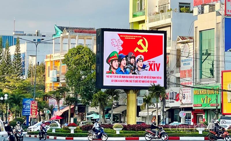 Gia Lai trang hoàng băng rôn chào mừng Đại hội lần thứ XIV của Đảng. Ảnh: Hiền Mai