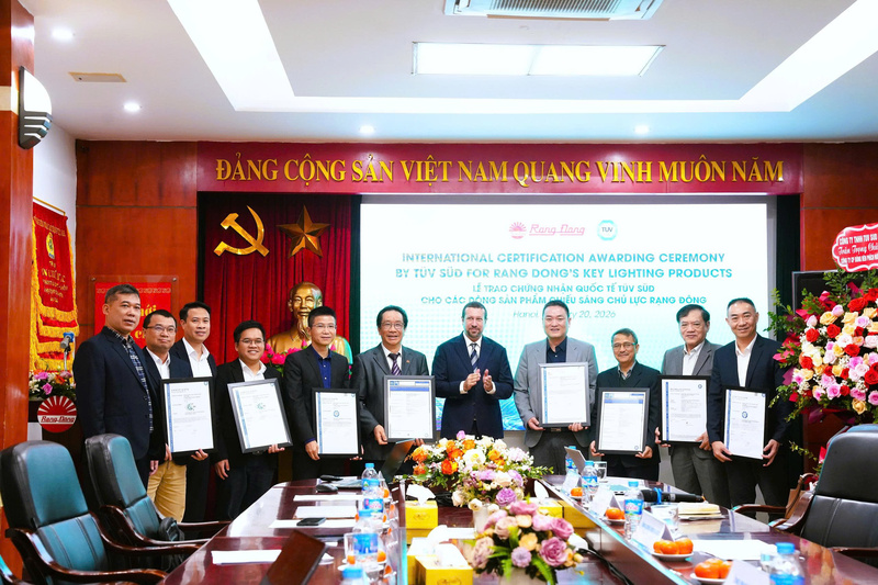Công ty Cổ phần Bóng đèn Phích nước Rạng Đông chính thực được TÜV SÜD trao các chứng nhận cho dòng sản phẩm chiếu sáng, linh kiện điện tử chủ lực.