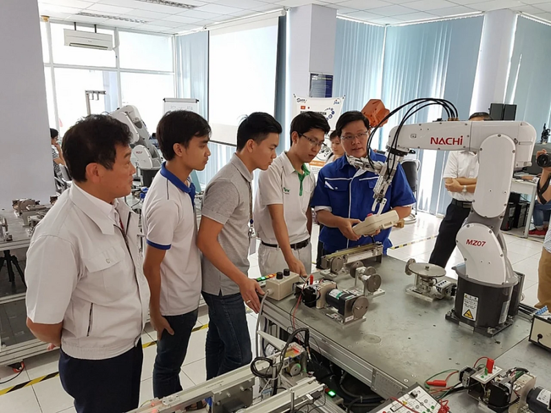 Gắn đào tạo nhân lực ngành công nghiệp hỗ trợ với thực tiễn sản xuất của doanh nghiệp là yêu cầu cấp thiết. Ảnh minh họa