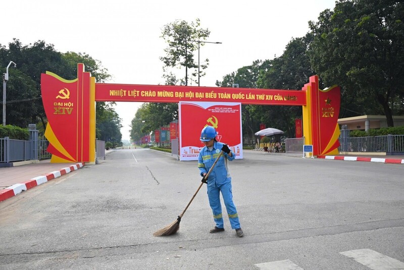 Để phục vụ Đại hội đại biểu toàn quốc lần thứ XIV của Đảng, UBND TP. Hà Nội đã ban hành kế hoạch tổng thể về công tác vệ sinh môi trường. Ảnh: Tuấn Trần