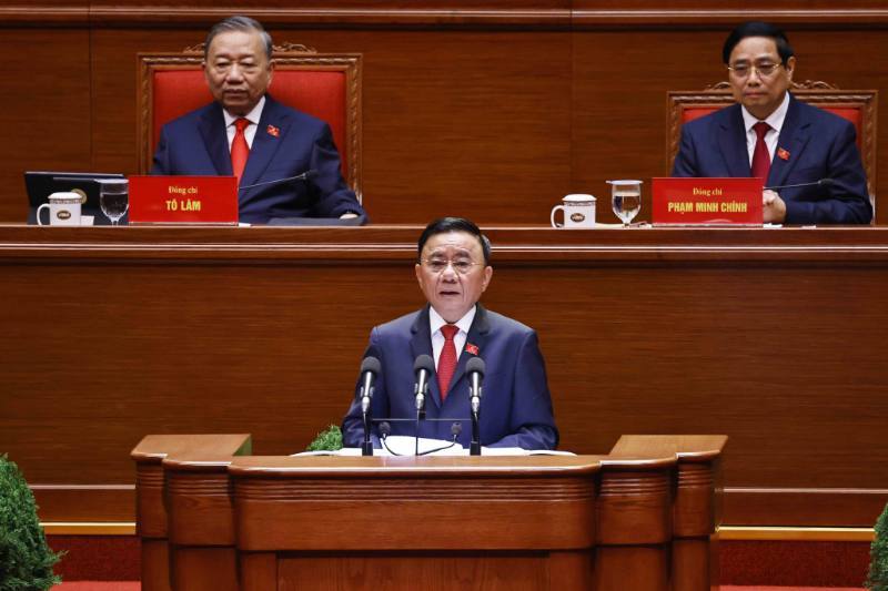 Đồng chí Trần Cẩm Tú, Ủy viên Bộ Chính trị, Thường trực Ban Bí thư thay mặt Đoàn Chủ tịch tuyên bố lý do, giới thiệu đại biểu và khách mời của Đại hội. Ảnh: TTXVN