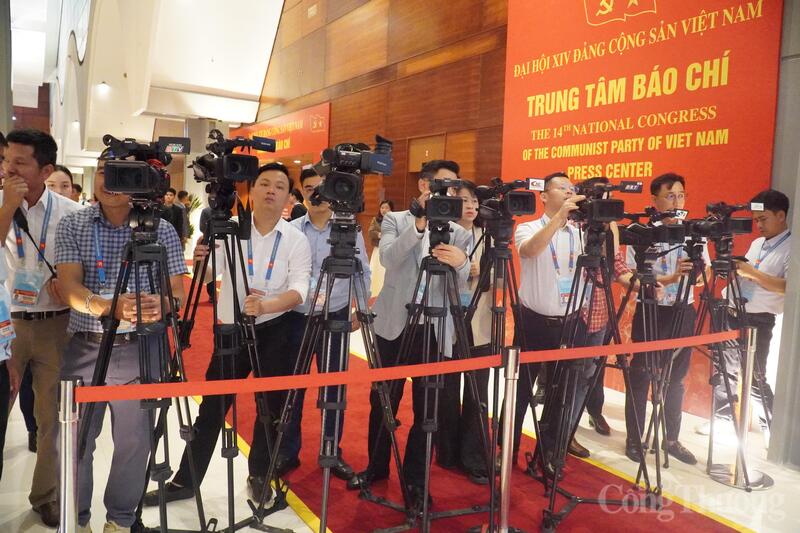Lực lượng báo chí tác nghiệp tại Đại hội. Ảnh: Thu Hường