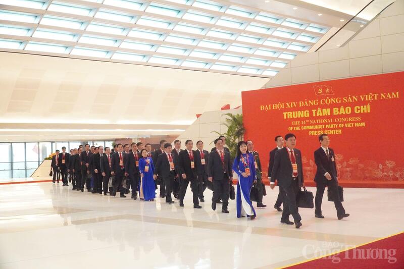 Các đại biểu tham dự Đại hội XIV của Đảng sáng 20/1