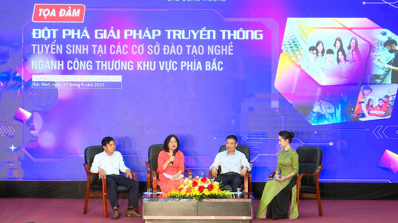 Toạ đàm được tổ chức trong khuôn khổ Hội nghị tập huấn “Nâng cao hiệu quả truyền thông tuyển sinh tại các cơ sở đào tạo nghề ngành Công Thương khu vực phía Bắc”. Ảnh: Phạm Giang