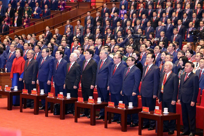 Các đồng chí lãnh đạo, nguyên lãnh đạo Đảng và Nhà nước tham dự phiên khai mạc.