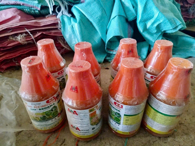 Thời điểm cận Tết, các mặt hàng giả, hàng lậu vẫn trà trộn nhiều. Ảnh: Tuệ Lâm