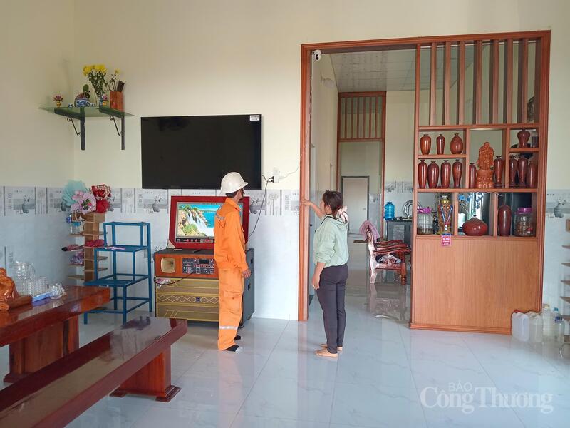 Niềm vui của bà con đón Tết trong căn nhà mới