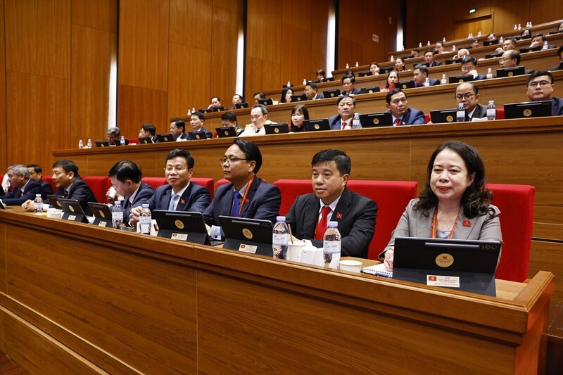 Đoàn đại biểu Đảng bộ tỉnh Lâm Đồng dự phiên thảo luận tại hội trường về các văn kiện Đại hội. Ảnh: TTXVN