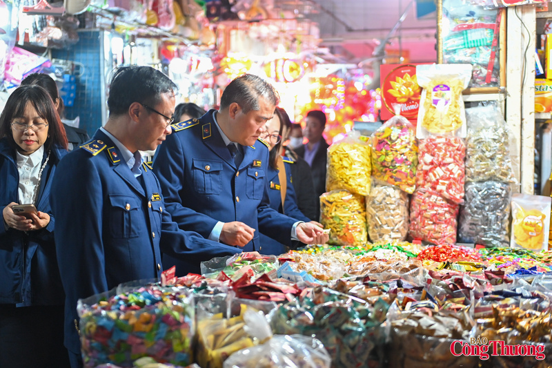 Kiểm tra công tác bình ổn thị trường tết Bính Ngọ 2026 tại Hà Nội - 2