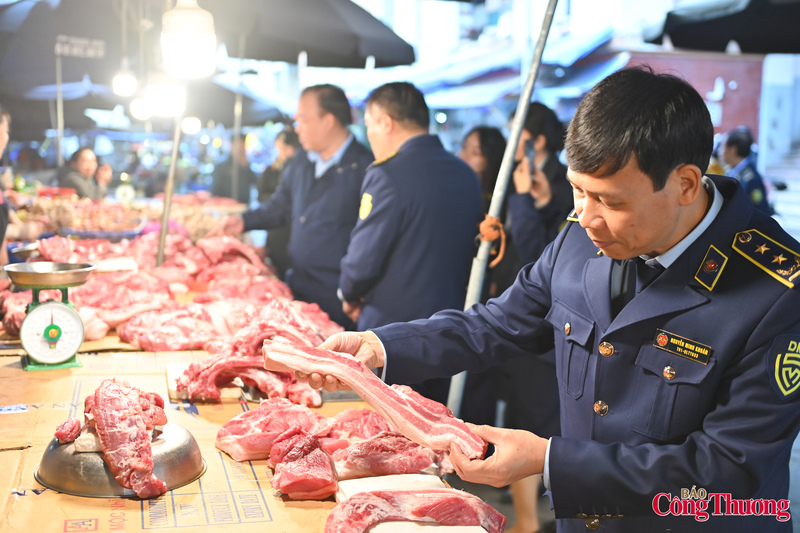Kiểm tra công tác bình ổn thị trường tết Bính Ngọ 2026 tại Hà Nội - 10