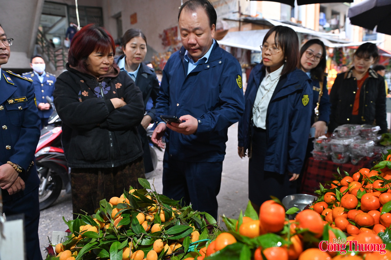 Kiểm tra công tác bình ổn thị trường tết Bính Ngọ 2026 tại Hà Nội - 14