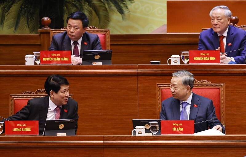 Tổng Bí thư Tô Lâm, Chủ tịch nước Lương Cường và các đồng chí lãnh đạo Đảng, Nhà nước tham gia Đoàn Chủ tịch Đại hội. Ảnh: TTXVN