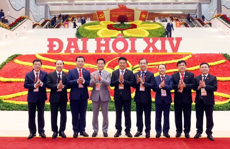 Viện trưởng VKSND tối cao Nguyễn Huy Tiến, Phó Viện trưởng VKSND tối cao Hồ Đức Anh và các đại biểu ngành Kiểm sát nhân dân dự Đại hội XIV của Đảng, sáng 21/1/2026. Ảnh: TTXVN