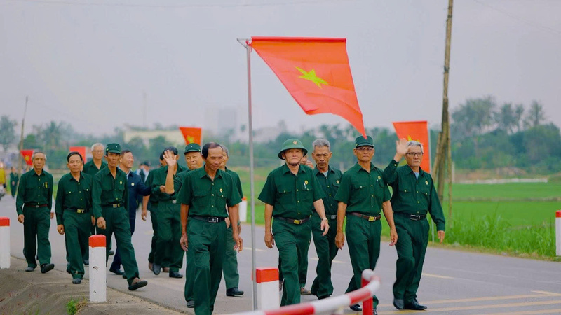 Các cự chiến binh có niềm tin tuyệt đối vào sự lãnh đạo của Đảng, quyết tâm bảo vệ vững chắc Tổ quốc Việt Nam. Ảnh: Nguyễn Dương