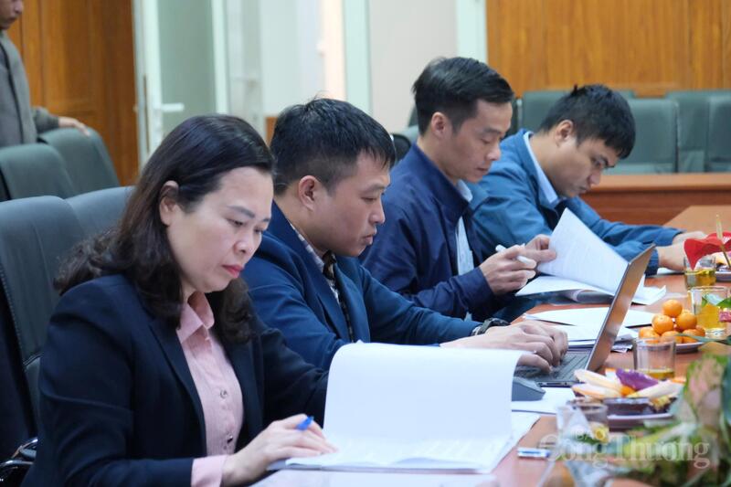 Các đại biểu tham dự buổi làm việc. Ảnh: Lê Sơn