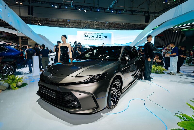 Camry là một trong những mẫu xe Hybrid bán chạy nhất thị trường. Ảnh: Anh Phạm
