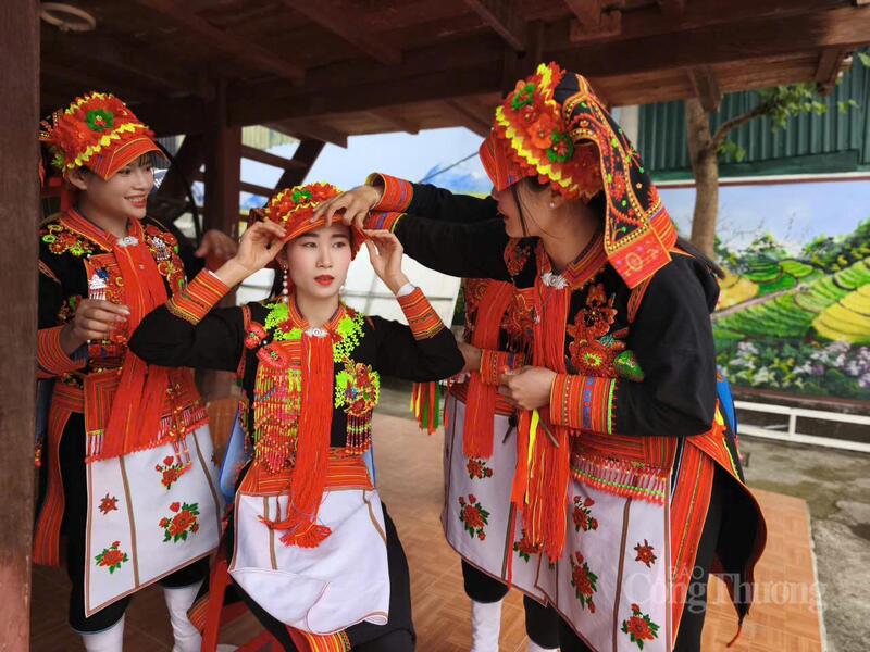 Hưởng ứng Đại hội Toàn quốc lần thứ XIV, Đảng ủy, chính quyền xã Khổng Lào đã phát động nhiều phong trào thi đua.