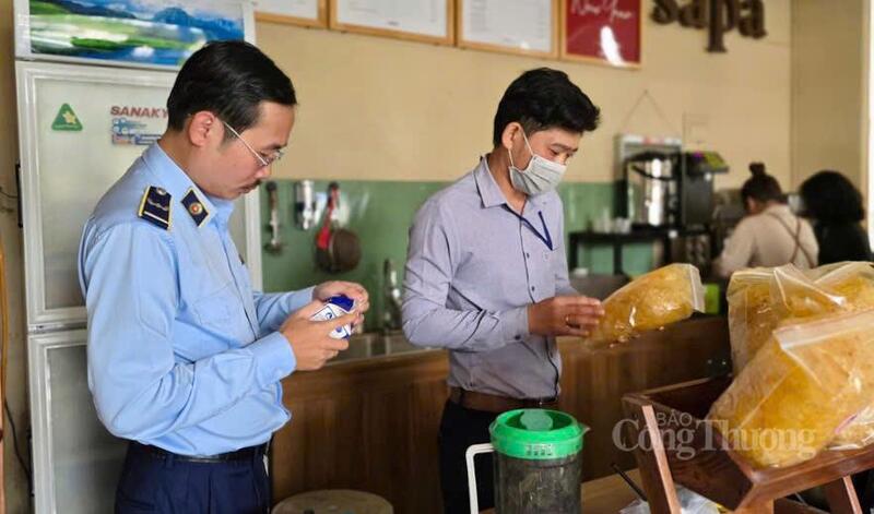 Một điểm đáng chú ý trong kế hoạch năm nay là việc tăng cường kiểm tra trách nhiệm quản lý nhà nước về an toàn thực phẩm tại cấp xã, phường. Ảnh minh hoạ: Hiền Mai