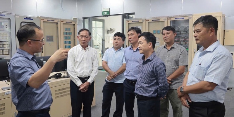 Tập thể lãnh đạo Công ty Thủy điện An Khê - Ka Nak, những người giữ vững ngọn lửa khát vọng, dẫn dắt đơn vị thi đua chào mừng Đại hội Đảng toàn quốc lần thứ XIV và hướng tới dấu mốc 15 năm xây dựng, phát triển. Ảnh: Thu Hoài