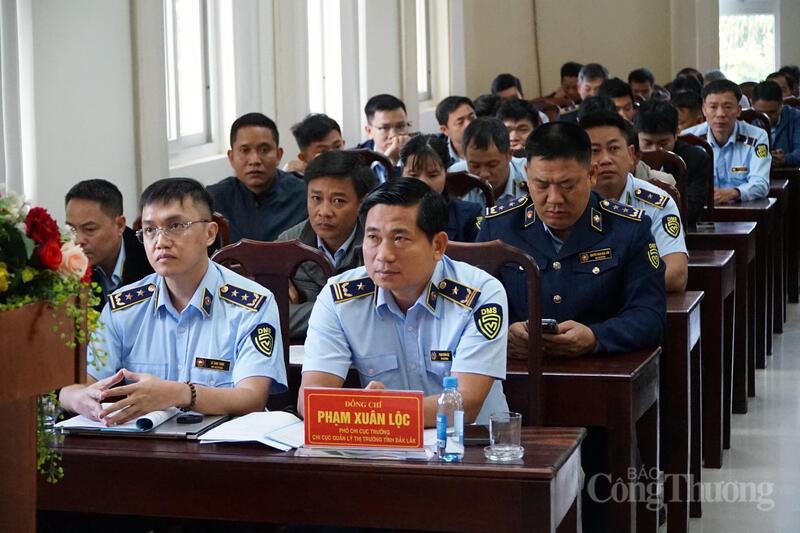 Lực lượng Quản lý thị trường Đắk Lắk tổng kết năm 2025 và triển khai nhiệm vụ 2026. Ảnh: Vũ Long