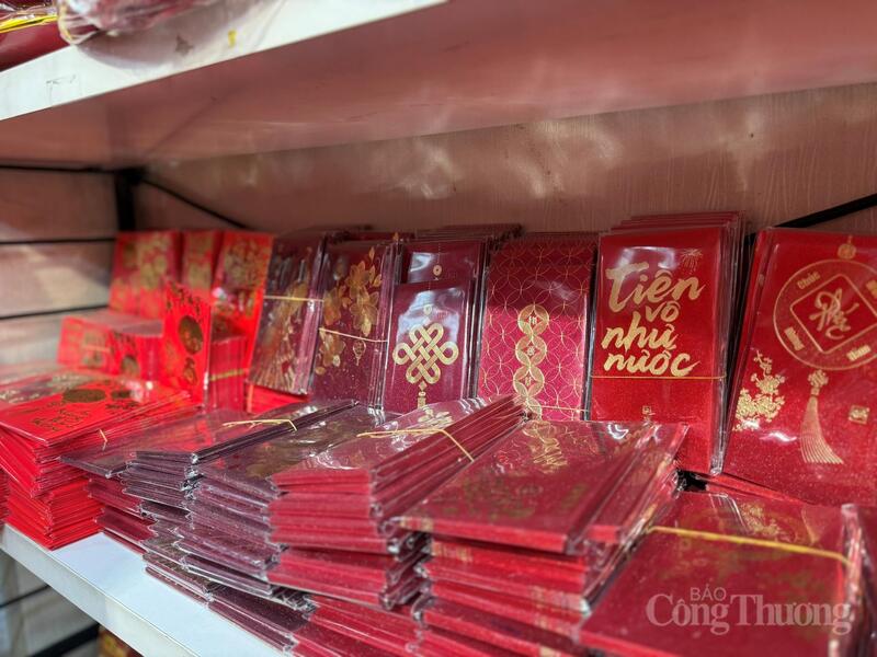 Thị trường đồ trang trí Tết 2026 khởi động, đa dạng mẫu mã  - 4