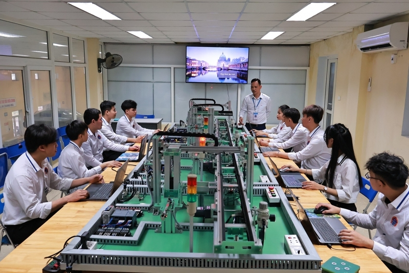 Trường Đại học Sao Đỏ chủ động đổi mới toàn diện trong công tác đào tạo, nghiên cứu và hợp tác để đáp ứng yêu cầu về nguồn nhân lực chất lượng cao cho nền kinh tế xanh, kinh tế số. Ảnh: S.Đ