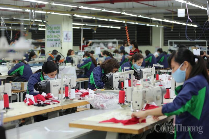 Năm 2026, ngành dệt may phấn đấu cùng cả nước đạt mục tiêu tăng trưởng 2 con số. Ảnh: Nguyễn Nam