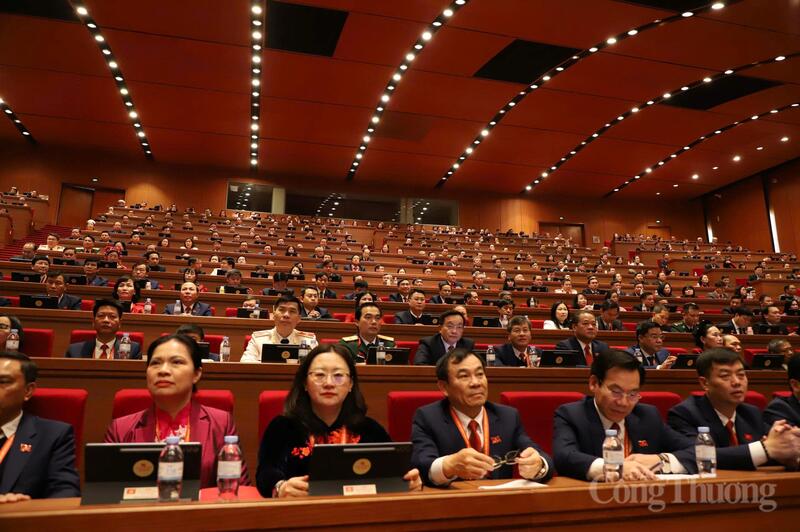 Các đại biểu tham dự phiên bế mạc Đại hội XIV của Đảng.