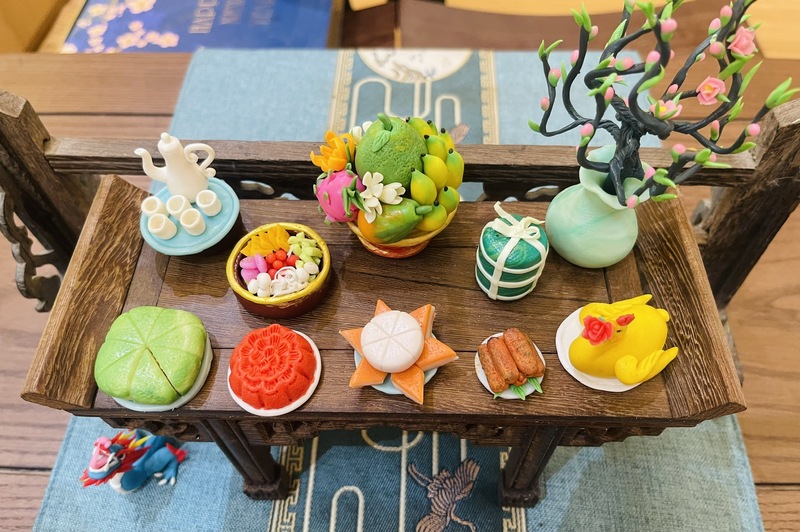 Bộ sản phẩm tò he được ra mắt dịp tết Nguyên đán tái hiện mâm cỗ Tết miền Bắc truyền thống. Ảnh: Thanh Hương