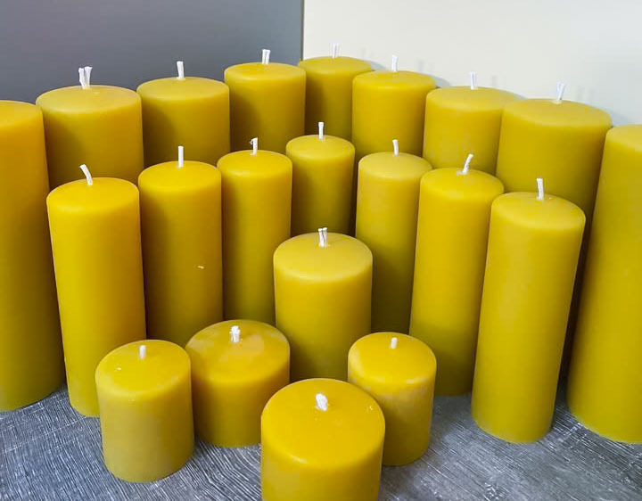 Nến sáp ong đa dạng về chủng loại sản phẩm. Ảnh: Mai Liễu