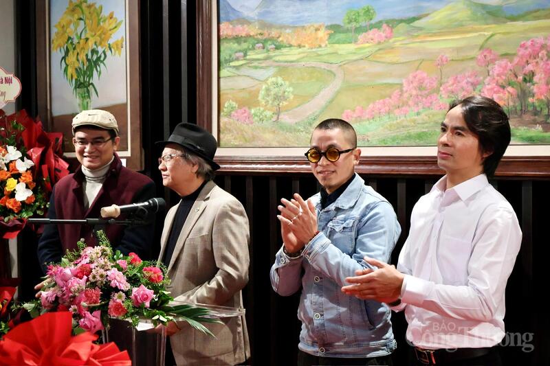 Bốn họa sĩ: Nguyễn Ngọc Bình, Đặng Thanh Dương, Nguyễn Quý Dương và Nguyễn Ngọc Phương.