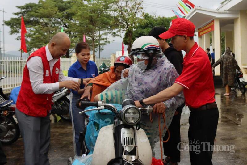 Các cấp, ngành, Hội đoàn thể tại TP. Đà Nẵng đang đồng loạt triển khai các hoạt động chăm lo cho người dân đón Tết Nguyên đán Bính Ngọ vui tươi, ấm áp.