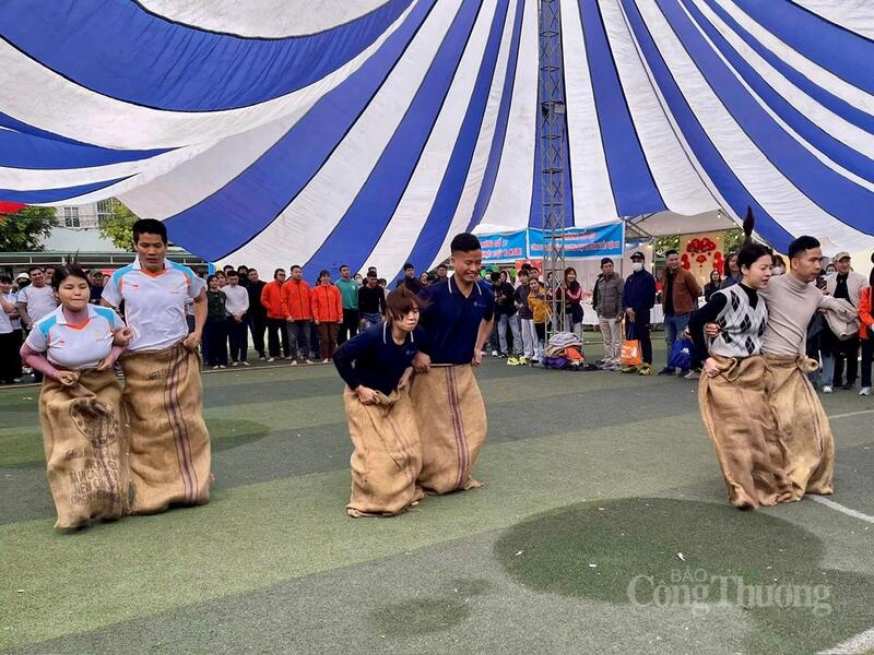 "Ngày hội" công nhân được tổ chức với nhiều hoạt động văn hóa, văn nghệ, thể dục thể thao và trò chơi dân gian tạo không khí vui tươi, đón tết Nguyên đán Bính Ngọ 2026.
