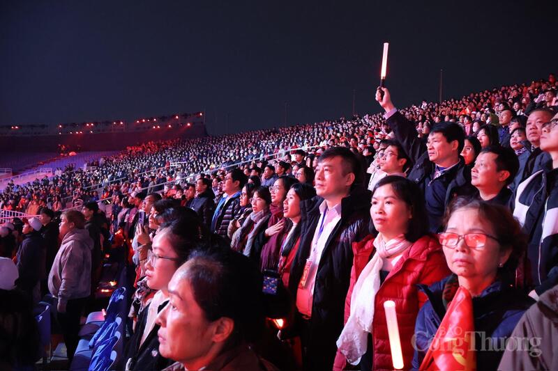 Khi trái tim dân tộc hoà chung nhịp đập 'Dưới lá cờ vẻ vang của Đảng' - 2