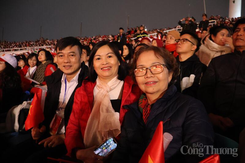 Gia đình bác Đặng Thị Hải tham dự chương trình 'Dưới lá cờ vẻ vang của Đảng'