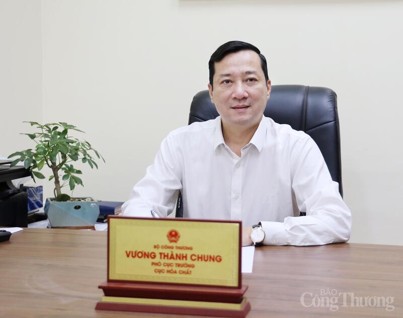 Ông Vương Thành Chung - Phó Cục trưởng Cục Hóa chất, Bộ Công Thương cho biết, ngành hóa chất được định hướng phát triển với mục tiêu tăng trưởng 2 con số, dựa trên nền tảng hoàn thiện khung pháp lý và các chính sách ưu đãi đầu tư.